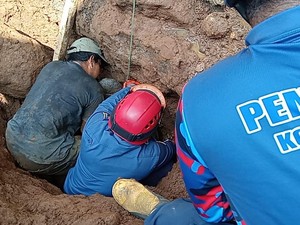Pekerja Bangunan yang Tertimbun Tanah di Gang Aut Bogor Meninggal Dunia