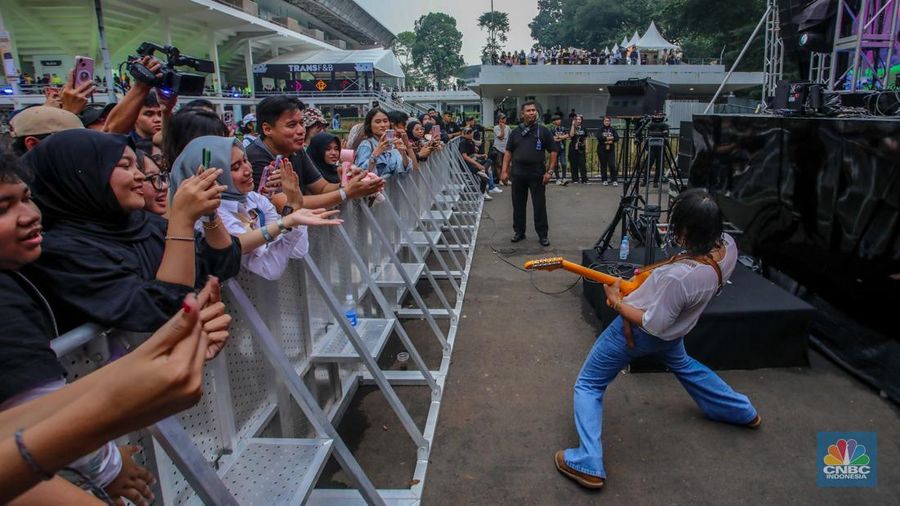 Keseruan Allo Fest 2025 di Istora Senayan, Jakarta, Sabtu (21/6/2025). (CNBC Indonesia/Faisal Rahman)