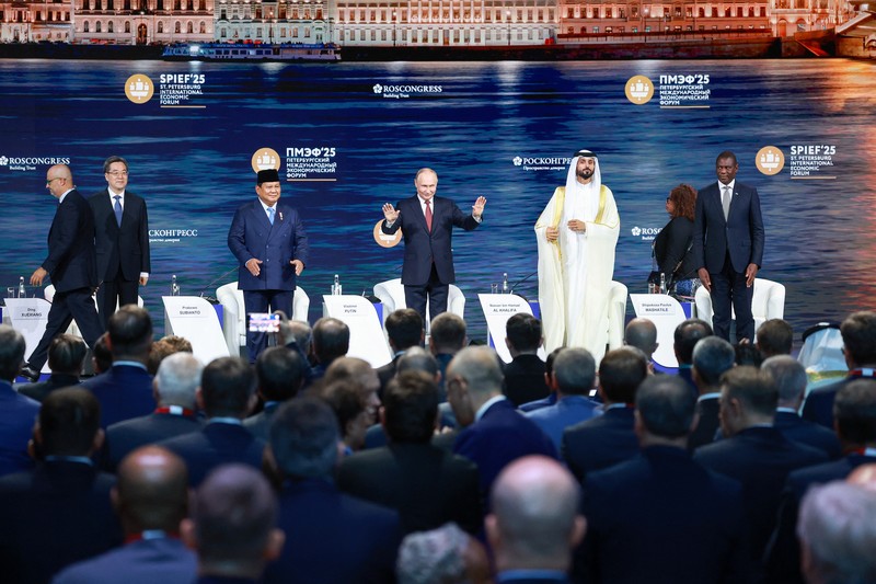 Presiden Indonesia Prabowo Subianto berpidato dalam sesi pleno Forum Ekonomi Internasional St. Petersburg (SPIEF) di Saint Petersburg, Rusia, 20 Juni 2025. (REUTERS/Anton Vaganov) Presiden Indonesia Prabowo Subianto berpidato dalam sesi pleno Forum Ekonomi Internasional St. Petersburg (SPIEF) di Saint Petersburg, Rusia, 20 Juni 2025. (REUTERS/Anton Vaganov)