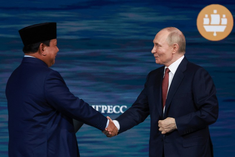 Presiden Indonesia Prabowo Subianto berpidato dalam sesi pleno Forum Ekonomi Internasional St. Petersburg (SPIEF) di Saint Petersburg, Rusia, 20 Juni 2025. (REUTERS/Anton Vaganov) Presiden Indonesia Prabowo Subianto berpidato dalam sesi pleno Forum Ekonomi Internasional St. Petersburg (SPIEF) di Saint Petersburg, Rusia, 20 Juni 2025. (REUTERS/Anton Vaganov)