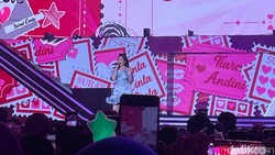 Dunia Cinta Tiara Andini Penuh Warna di Panggung Allo Bank Festival 2025