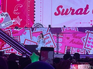 Dunia Cinta Tiara Andini Penuh Warna di Panggung Allo Bank Festival 2025