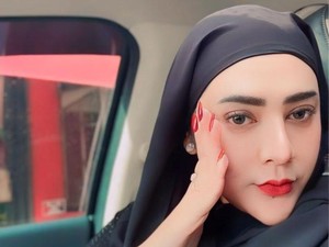 Vernita Syabilla Tampil Berhijab Saat Ultah ke-32