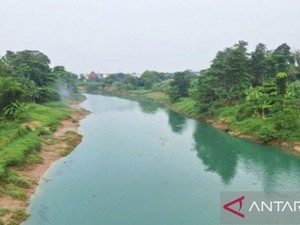 Pengelola Pabrik Ditegur Imbas Air Sungai Citarum Jadi Biru
