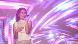 Eva Celia Begitu Spesial, Penampilan Magical di Allo Bank Festival