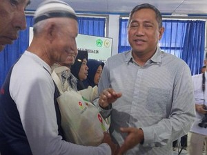 Legislator Gerindra Salurkan 1.800 Paket Sembako di Kuningan