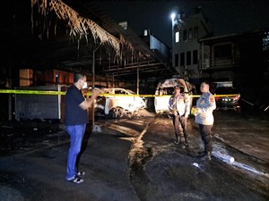 Garasi di Tabanan Terbakar Akibat Kompor Meledak, 6 Mobil Mewah Hangus