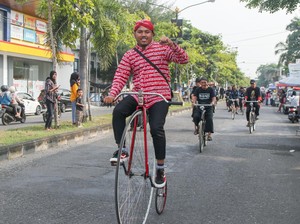 Ribuan Onthelis Meriahkan Parade Sepeda Tua Grebeg Suro 2025 Ponorogo