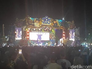 Charly Van Houten Sukses Guncang Karangasem Festival