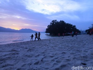Pantai Riangsunge, Surga Tersembunyi di Flores Timur