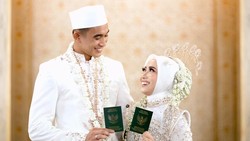 Gaya Rizky Ridho Menikahi Sendy Aulia, Pakai Busana Pengantin Putih