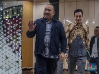Potret Eks Bos Sritex Tersenyum Usai Diperiksa Kejagung Selama 12 Jam