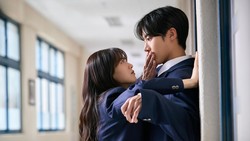 Rating Head Over Heels Naik di Mid-Season