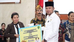 Gubernur Kaltim Berangkatkan Marbot-Penjaga Gereja Umrah dan Perjalanan Rohani