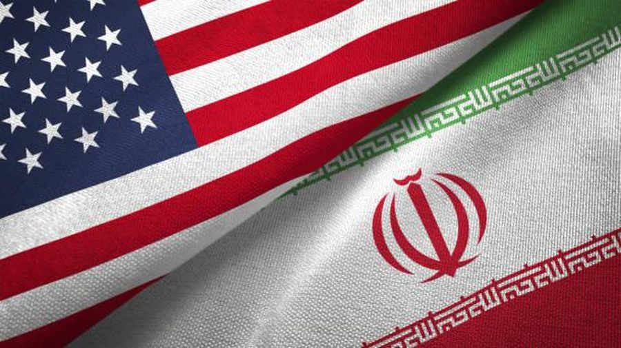 Ilustrasi bendera Amerika Serikat dan Iran. (iStockphoto/studiocasper)