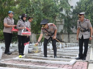Polres Bojonegoro Gelar Ziarah Makam Pahlawan Jelang Hari Bhayangkara