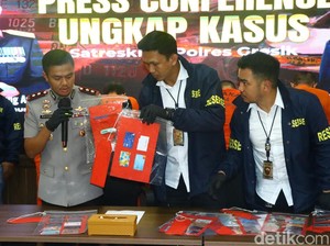 Video: Polisi Ringkus Komplotan Ganjal ATM di Gresik, Amankan 50 Kartu