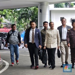 Nadiem Makarim Tiba di Kejagung, Diperiksa Kasus Korupsi Laptop Rp9,9T