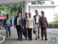 Nadiem Makarim Tiba di Kejagung, Diperiksa Kasus Korupsi Laptop Rp9,9T