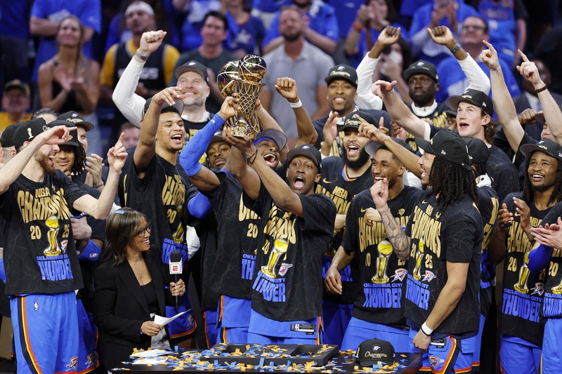 Oklahoma City Thunder berhasil jadi juara NBA 2025 usai mengalahkan Indiana Pacers 103-91 dengan skor pada gim ketujuh final NBA, Senin (23/6). Thunder juara dengan agregat 4-3. (IMAGN IMAGES via Reuters Connect/Kyle Terada) Oklahoma City Thunder berhasil jadi juara NBA 2025 usai mengalahkan Indiana Pacers 103-91 dengan skor pada gim ketujuh final NBA, Senin (23/6). Thunder juara dengan agregat 4-3. (IMAGN IMAGES via Reuters Connect/Kyle Terada)