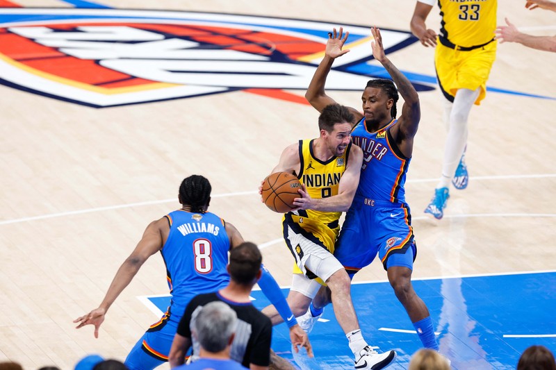 Oklahoma City Thunder berhasil jadi juara NBA 2025 usai mengalahkan Indiana Pacers 103-91 dengan skor pada gim ketujuh final NBA, Senin (23/6). Thunder juara dengan agregat 4-3. (IMAGN IMAGES via Reuters Connect/Kyle Terada) Oklahoma City Thunder berhasil jadi juara NBA 2025 usai mengalahkan Indiana Pacers 103-91 dengan skor pada gim ketujuh final NBA, Senin (23/6). Thunder juara dengan agregat 4-3. (IMAGN IMAGES via Reuters Connect/Kyle Terada)