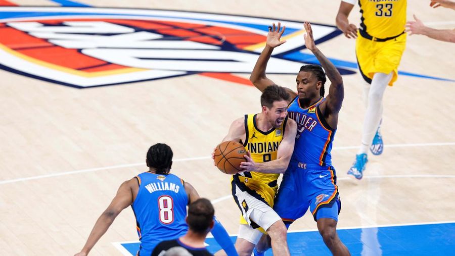 Oklahoma City Thunder berhasil jadi juara NBA 2025 usai mengalahkan Indiana Pacers 103-91 dengan skor pada gim ketujuh final NBA, Senin (23/6). Thunder juara dengan agregat 4-3. (IMAGN IMAGES via Reuters Connect/Kyle Terada)