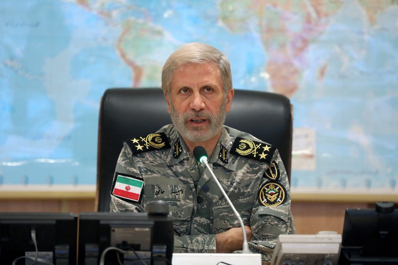 Panglima Angkatan Darat Iran Amir Hatami menghadiri pertemuan di Ruang Komando Perang Angkatan Darat Iran di lokasi yang dirahasiakan di Iran, dalam gambar selebaran yang diperoleh pada tanggal 23 Juni 2025. Panglima Angkatan Darat Iran Amir Hatami menghadiri pertemuan di Ruang Komando Perang Angkatan Darat Iran di lokasi yang dirahasiakan di Iran, dalam gambar selebaran yang diperoleh pada tanggal 23 Juni 2025. (Iranian Army/WANA (West Asia News Agency)/Handout via REUTERS)