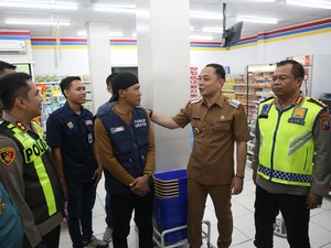 Resmi! Parkir Minimarket di Surabaya Gratis, Pengelola Sediakan Jukir