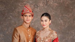 Gaya Serasi Pratama Arhan dan Azizah Salsha Dalam Balutan Pakaian Adat Minang