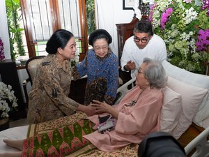 Video: Momen Megawati-Puan Hadiri Ultah Ke-100 Istri Jenderal Hoegeng