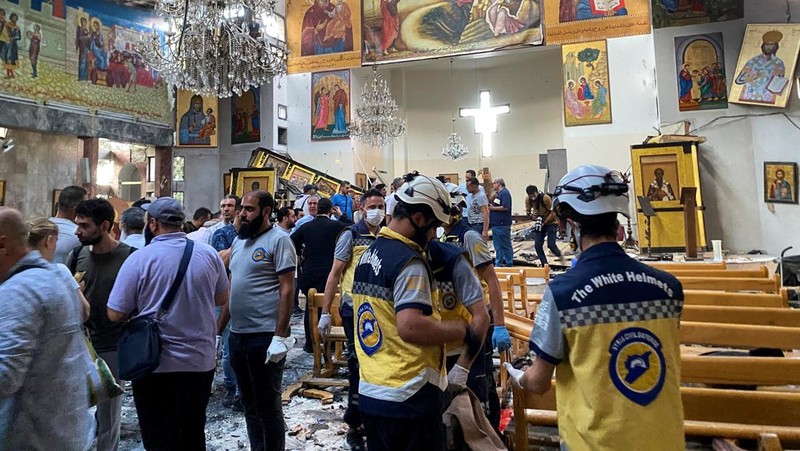 Sebanyak 20 orang tewas dan 52 luka-luka dalam serangan bom bunuh diri di sebuah gereja di Damaskus, Suriah, pada Minggu (22/6/2025). (via REUTERS/The White Helmets)
