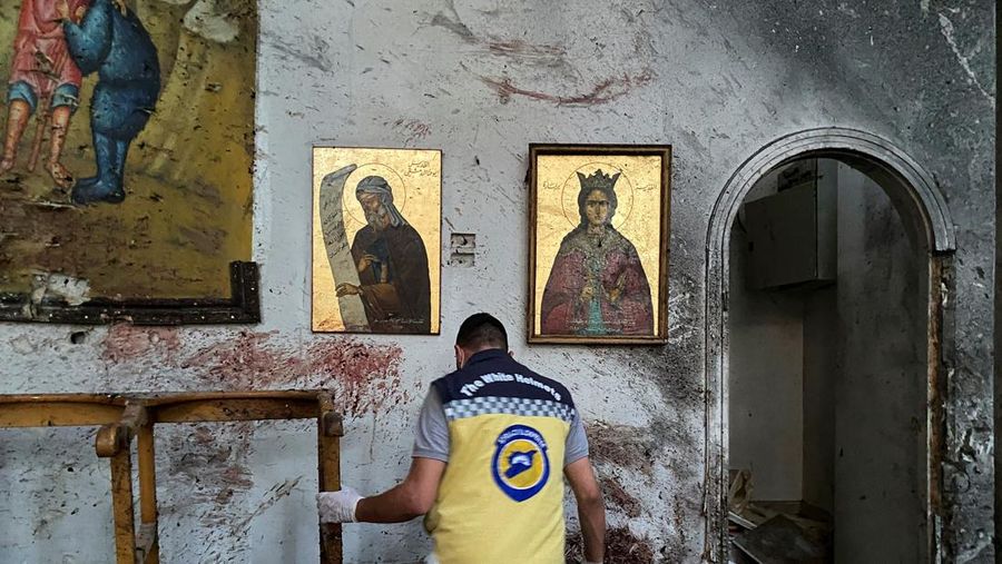 Sebanyak 20 orang tewas dan 52 luka-luka dalam serangan bom bunuh diri di sebuah gereja di Damaskus, Suriah, pada Minggu (22/6/2025). (via REUTERS/The White Helmets)