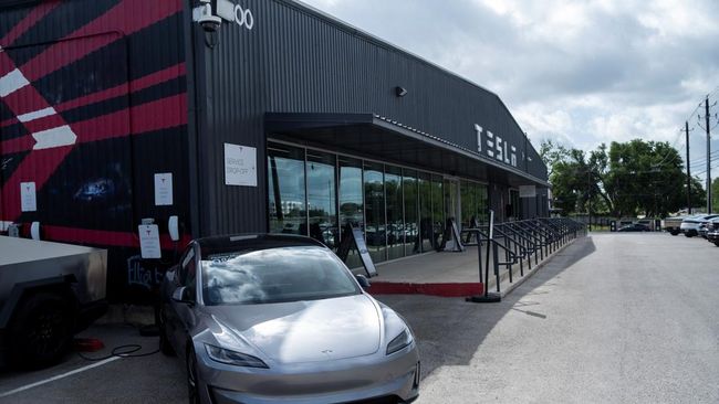 Tak Diantar, Mobil Baru Tesla Jalan Sendiri ke Rumah Pembeli