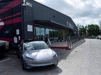Tak Diantar, Mobil Baru Tesla Jalan Sendiri ke Rumah Pembeli