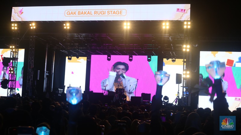 Grup band D'Masiv tampil memukau dalam gelaran Allo Fest 2025 yang berlangsung di Istora Senayan, Jakarta, pada Minggu (22/6/2025). (CNBC Indonesia/Tias Budiarto) Grup band D'Masiv tampil memukau dalam gelaran Allo Fest 2025 yang berlangsung di Istora Senayan, Jakarta, pada Minggu (22/6/2025). (CNBC Indonesia/Tias Budiarto)