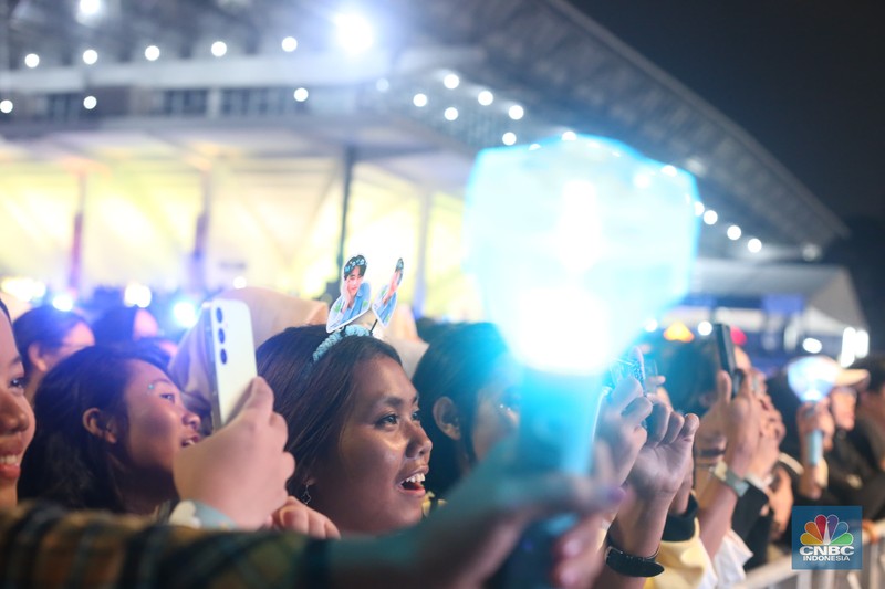 Grup band D'Masiv tampil memukau dalam gelaran Allo Fest 2025 yang berlangsung di Istora Senayan, Jakarta, pada Minggu (22/6/2025). (CNBC Indonesia/Tias Budiarto) Grup band D'Masiv tampil memukau dalam gelaran Allo Fest 2025 yang berlangsung di Istora Senayan, Jakarta, pada Minggu (22/6/2025). (CNBC Indonesia/Tias Budiarto)