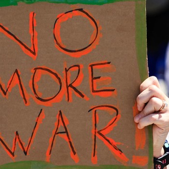 No More War! Potret Demo di AS Tolak Amerika Ikut Perang Israel-Iran