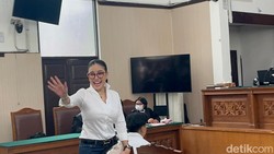 Ini Dakwaan Untuk Nikita Mirzani yang Anggap JPU Halusinasi