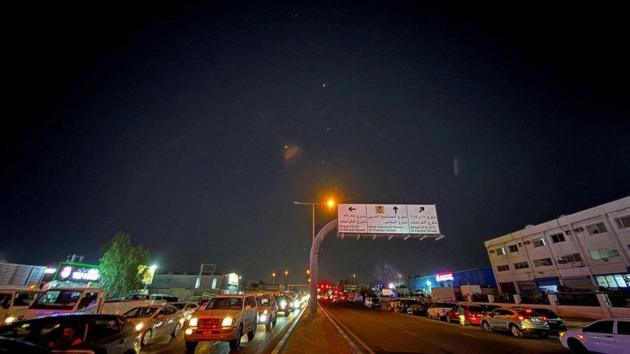 IRAN-NUCLEAR/QATAR-EXPLOSIONS Intersepsi terjadi setelah angkatan bersenjata Iran mengatakan mereka menargetkan pangkalan Al-Udeid dalam serangan rudal, di Qatar, 23 Juni 2025. REUTERS/Stringer
