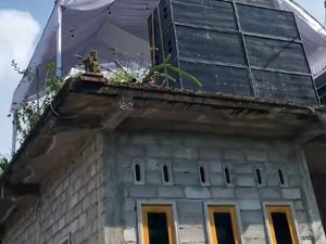 Pernikahan Viral! Pelaminan di Atas Bukit dan Rumah Warga, Serasa di Kayangan