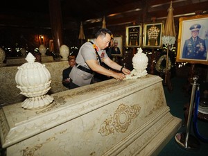Setelah BJ Habibie-Soeharto, Kapolri Akan Ziarah ke Makam Gusdur-Bung Karno Besok