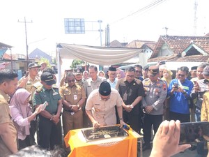 Bupati Batang Resmikan Jembatan Pasar Warungasem, Tuntas Lebih Cepat