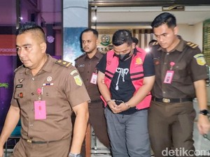 Kejari Ponorogo Tahan 2 Tersangka Baru Kredit Fiktif Eks Mantri Bank