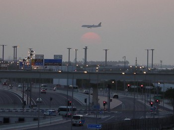Arab Perang! 21 Maskapai Batalkan Penerbangan, Emirates-Etihad-Garuda