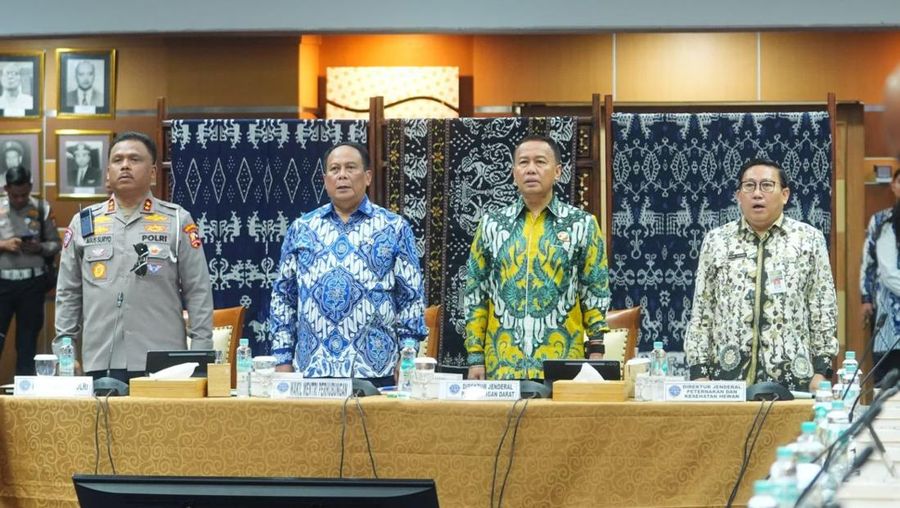 Wakil Menteri Perhubungan RI Komjen Pol (Purn) Suntana memimpin Rapat diskusi pelaksanaan penanganan angkutan barang Lebih Dimensi (Over Dimension) dan Lebih Muatan (Overload) dalam rangka meningkatkan keselamatan dibidang lalu lintas jalan. (Dok. Korlantas Polri)