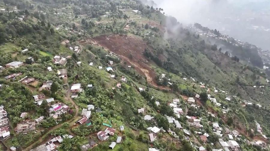 Hujan deras yang mengguyur wilayah pegunungan Andes di Kolombia memicu longsor besar di dekat kota Medellin pada Selasa (24/6/2025), menewaskan sedikitnya 10 orang dan melukai delapan lainnya. (Tangkapan Layar Video Reuters/)