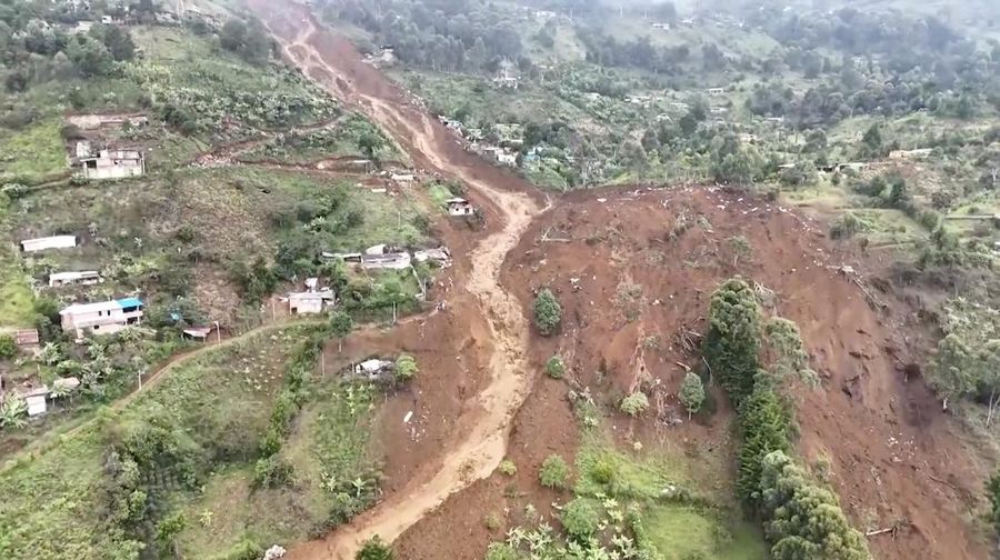 Hujan deras yang mengguyur wilayah pegunungan Andes di Kolombia memicu longsor besar di dekat kota Medellin pada Selasa (24/6/2025), menewaskan sedikitnya 10 orang dan melukai delapan lainnya. Hujan deras yang mengguyur wilayah pegunungan Andes di Kolombia memicu longsor besar di dekat kota Medellin pada Selasa (24/6/2025), menewaskan sedikitnya 10 orang dan melukai delapan lainnya. (Tangkapan Layar Video Reuters/)