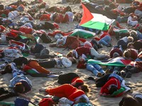 Potret Warga Pro-Palestina Demo di Tengah Pertemuan Puncak NATO