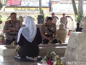Sambut Hari Bhayangkara ke-79, Kapolri Napak Tilas-Ziarah Makam Bung Karno