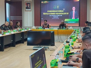 Komjak Ingatkan Jaksa Jaga Kepercayaan Presiden: Jangan Petantang-petenteng